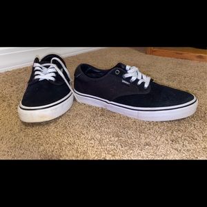 Black Low Skating Vans